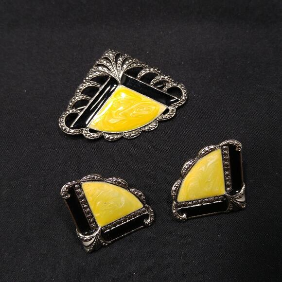 Vintage Avon Beige Enamel Fan Earrings Brooch Set, Post Earrings, Silver Tone - Picture 2 of 10